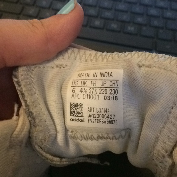 ADIDAS CREAM/TAN SHOES-SIZE 6 WOMENS - Picture 4 of 5